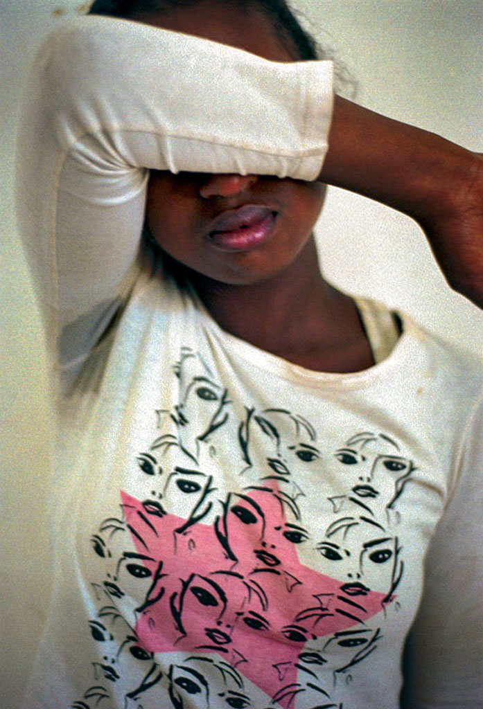 Portrait d'une jeune fille suivie par l'association GDM. Les portraits sont anonymes pour protéger ces mineures en danger.