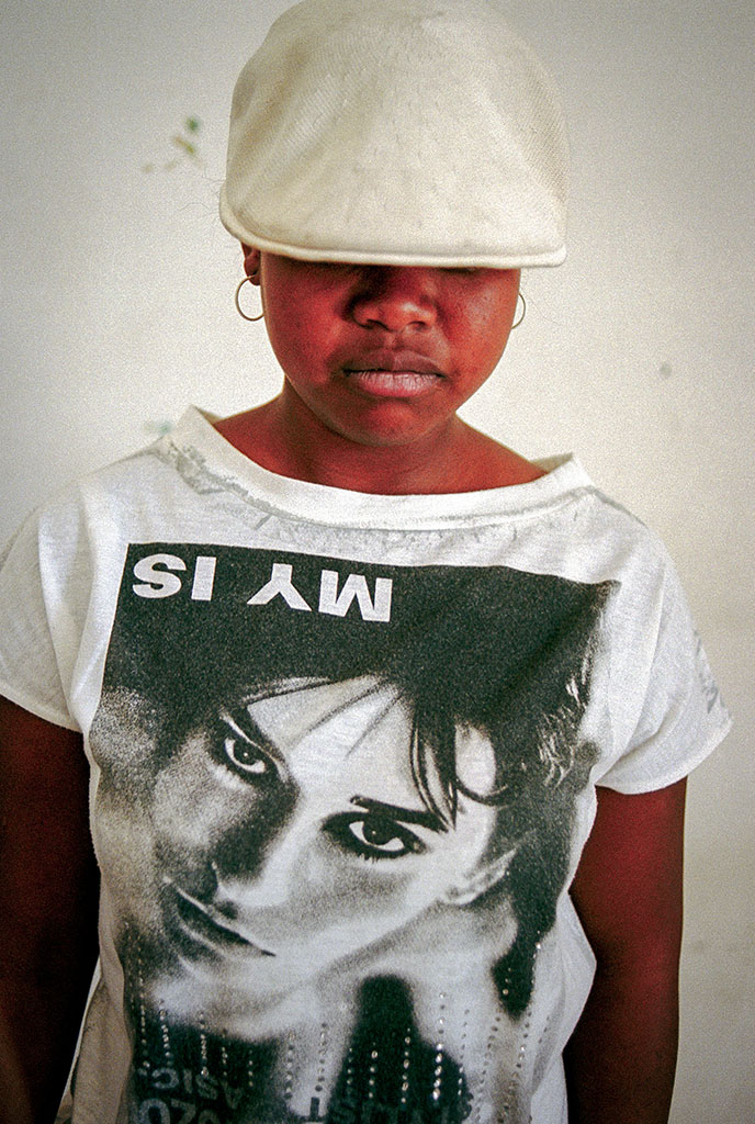 Portrait d'une jeune fille suivie par l'association GDM. Les portraits sont anonymes pour protéger ces mineures en danger.